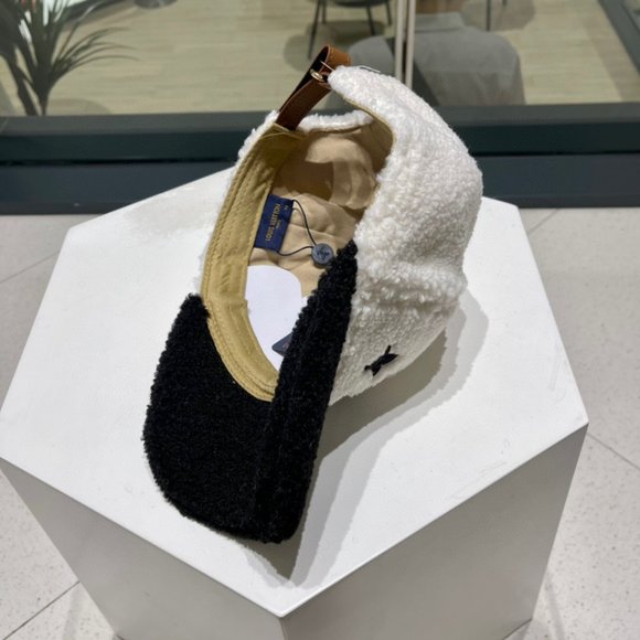?✨AUTHENTIC✨?Louis Vuitton hat main image 7